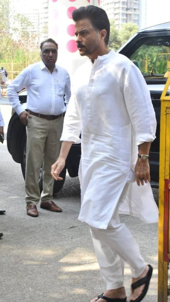 मां की मौत से सदमे में हैं अनिल कपूर, चेहरे पर छलका दर्द