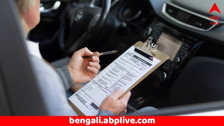 Car Registration Certificate: ভারতে যে কেউ গাড়ি কিনতে পারেন কিন্তু গাড়ি চালানোর জন্য প্রয়োজন হয় সরকারি অনুমোদনের। এর জন্য লাগে রেজিস্ট্রেশন সার্টিফিকেট। এর সঙ্গে মোবাইল নম্বর লিঙ্ক করা জরুরি।