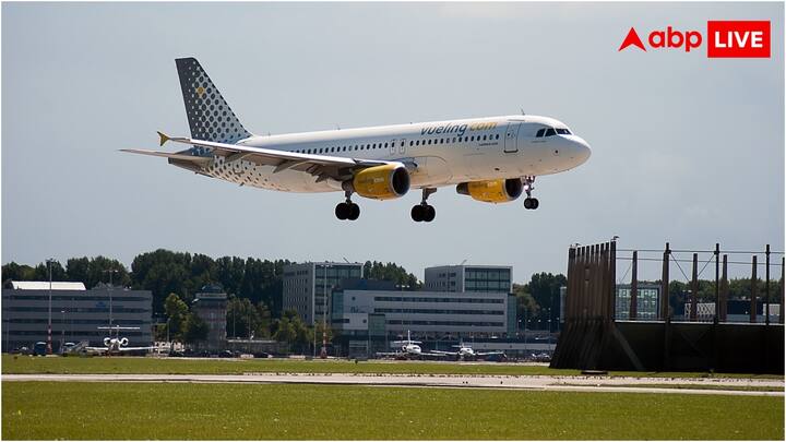 हालांकि, कई बार फ्लाइट इतनी ज्यादा लेट हो जाती है कि यात्रियों का पूरा प्लान ही बिगड़ जाता है. कुछ फ्लाइट्स तो 6 से 8 घंटे या फिर 24 घंटे के लिए भी लेट हो जाती हैं. लेकिन क्या आप जानते हैं कि इंटरनेशनल फ्लाइट के लेट होने पर एयरलाइंस पैसेंजर्स को कितना इंतजार करा सकती हैं?