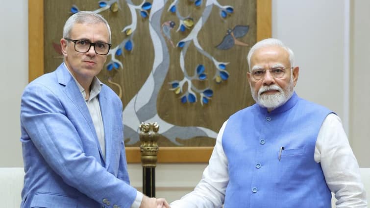Omar Abdullah meet PM Modi first time after Pahalgam Terror Attack statement पहलगाम हमले के बाद पीएम मोदी से पहली बार मिले CM उमर अब्दुल्ला, प्रधानमंत्री संग आधे घंटे चली बैठक