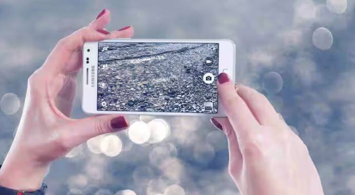 ਸੈਮਸੰਗ ਆਪਣੇ ਕੈਮਰਿਆਂ ਵਿੱਚ ਉੱਚ ਮੈਗਾਪਿਕਸਲ ਲੈਂਸਾਂ ਦੀ ਵਰਤੋਂ ਕਰਦਾ ਹੈ। ਇਸਦੇ ਕਈ ਸਮਾਰਟਫੋਨ ਮਾਡਲਾਂ ਵਿੱਚ 108 ਮੈਗਾਪਿਕਸਲ ਤੱਕ ਦੇ ਕੈਮਰੇ ਹਨ, ਜੋ ਤਸਵੀਰਾਂ ਨੂੰ ਵਧੇਰੇ ਤਿੱਖੇ ਤੇ ਵਧੇਰੇ ਵੇਰਵੇ ਨਾਲ ਕੈਪਚਰ ਕਰਦੇ ਹਨ।