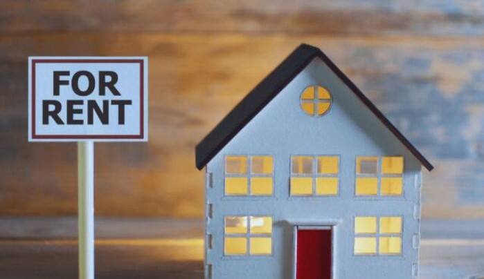 આજના સમયમાં ભાડા પર ઘર આપવા એ એક સારો વ્યવસાય છે. જેના કારણે, શહેરોમાં ભાડા પર મકાનો આપવા હવે ખૂબ જ સામાન્ય બાબત બની ગઈ છે. ઘણા લોકો એવા છે જે ઘર ખરીદી શકતા નથી. આવા ઘણા પરિવારો હજુ પણ ભાડાના મકાનમાં રહે છે.