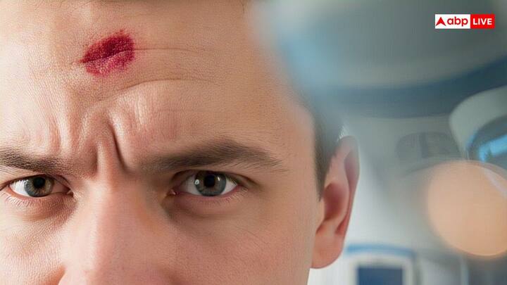 मंगल ग्रह मेष और वृश्चिक राशि का स्वामी है, और इसका प्रभाव इन राशियों पर अधिक होता है. मंगल का रंग लाल है, जो आमतौर पर शुभ माना जाता है. लेकिन अगर मेष और वृश्चिक राशि के लोगों की कुंडली में मंगल अशुभ स्थिति में हो, तो इससे उनके स्वभाव में क्रोध और उत्तेजना बढ़ सकती है. ऐसे में लाल रंग उनके लिए अशुभ हो सकता है, और उन्हें इससे बचना चाहिए.