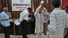तहसील समाधान दिवस में बुजुर्ग ने खुद पर डाला ज्वलनशील पदार्थ, SDM ने बताया इसका कारण