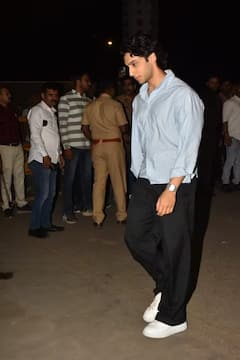 कपूर कुटुंबियांवर कोसळला दुःखाचा डोंगर; सांत्वनासाठी राणी मुखर्जी, जावेद अख्तर, अनुपम खेरसह सेलिब्रिटी उपस्थित