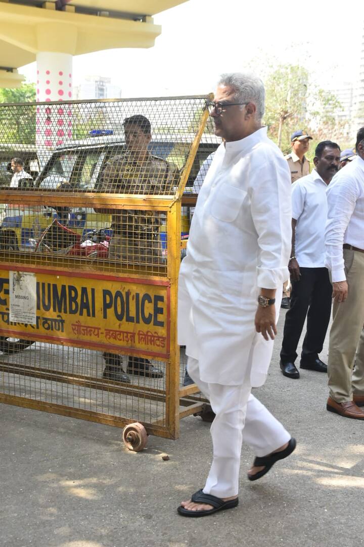 मां निर्मल कपूर के अंतिम संस्कार से पहले बोनी कपूर भी अपने भाई अनिल कपूर के घर पहुंचे चुके हैं.