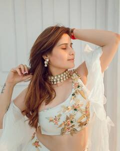 Arti Singh Turns Desi Snow White In Stunning Indo-Western Ensemble, PICS