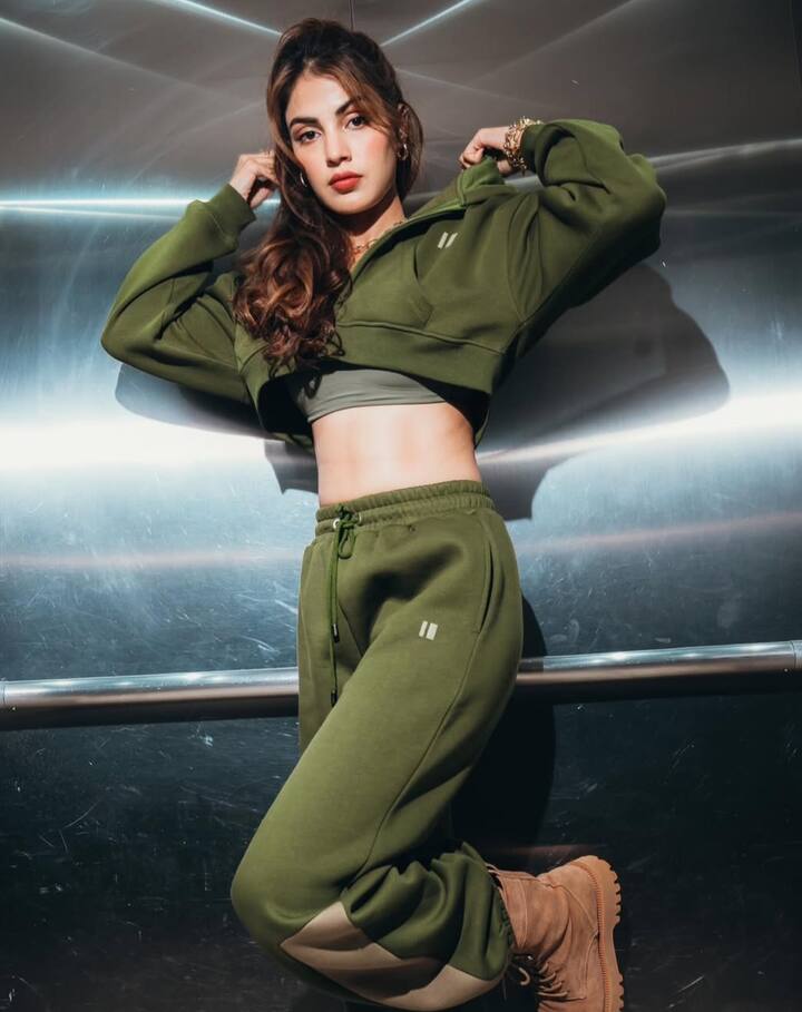 रिया चक्रवर्ती की तरह आप भी टोंड फिगर और परफेक्ट बॉडी पाना चाहते हैं, तो उनके फिटनेस और डाइट प्लान को फॉलो करके एक महीने के अंदर ही परफेक्ट गोल अचीव करें.