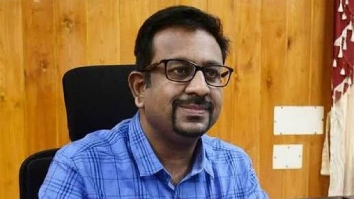 ஓய்வுபெறும் நாளில் பணியிடை நீக்கம்... அதிரடித்த பதிவுத்துறை தலைவர்