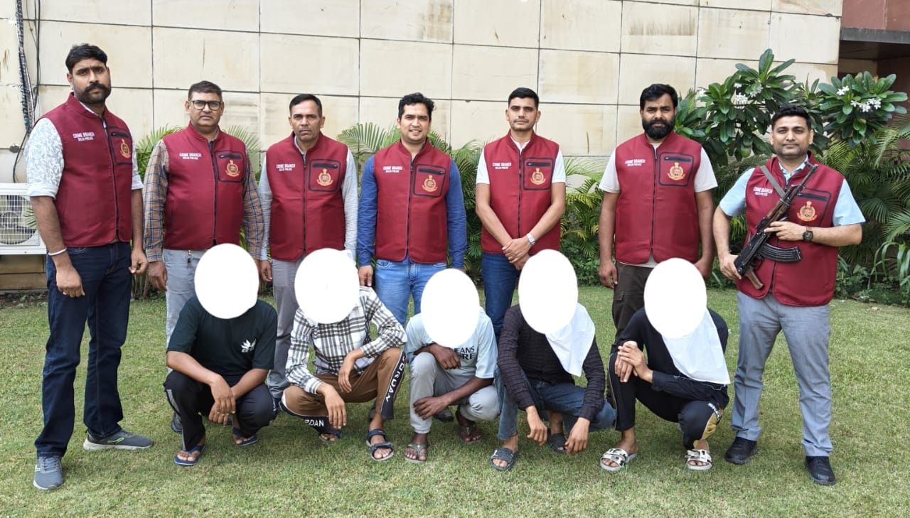 दिल्ली के आनंद पवर्त लूट कांड में बड़ा खुलासा, भाई से बदला के लिए बहन से लूटे से 25 लाख, 5 गिरफ्तार