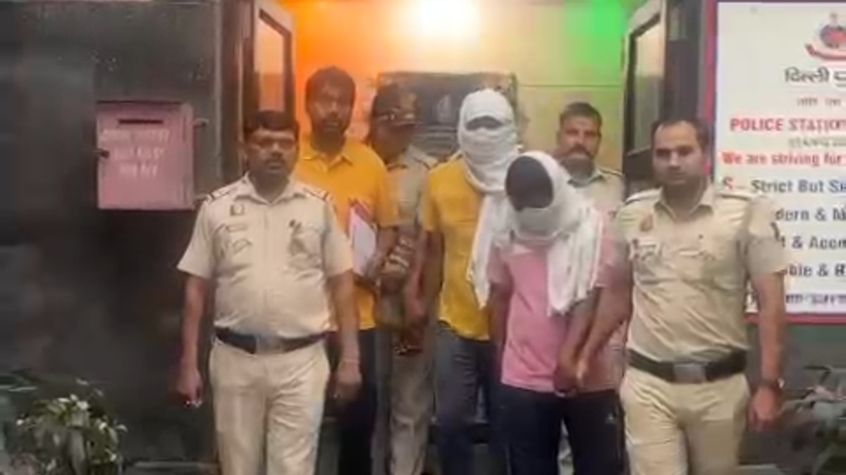 Delhi News: दिल्ली पुलिस ने 400 KM पीछा कर 60 लाख की लूट के 2 लुटेरे को पकड़ा, हुआ चौंकाने वाला खुलासा