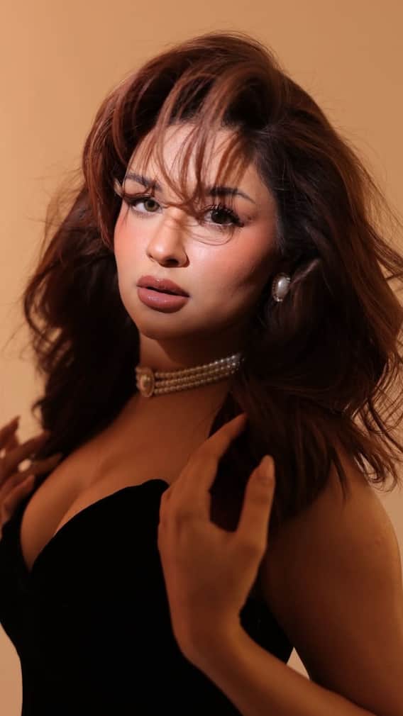 আইপিএলের মাঝেই কোহলির 'লাইকে' খবরের শিরোনামে অভিনেত্রী