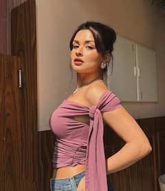 अनन्या-जाह्नवी से ज्यादा हैं इस 23 साल की एक्ट्रेस के फॉलोवर्स, फोटोज से इंटरनेट पर लगा देती हैं आग, जानें- कौन हैं ये?