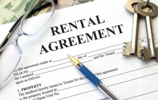 જ્યારે પણ કોઈ મકાનમાલિક ભાડૂઆતને ઘર ભાડે આપે છે, ત્યારે સૌ પ્રથમ તમારે તેના વિશે બધું કાળજીપૂર્વક પૂછવું જોઈએ. જેમ કે તેનું નામ, સરનામું અને તેનું કામ. કારણ કે આજકાલ લોકો પોતાની ઓળખ છુપાવીને ગેરકાયદેસર રીતે મકાનો ભાડે રાખે છે.