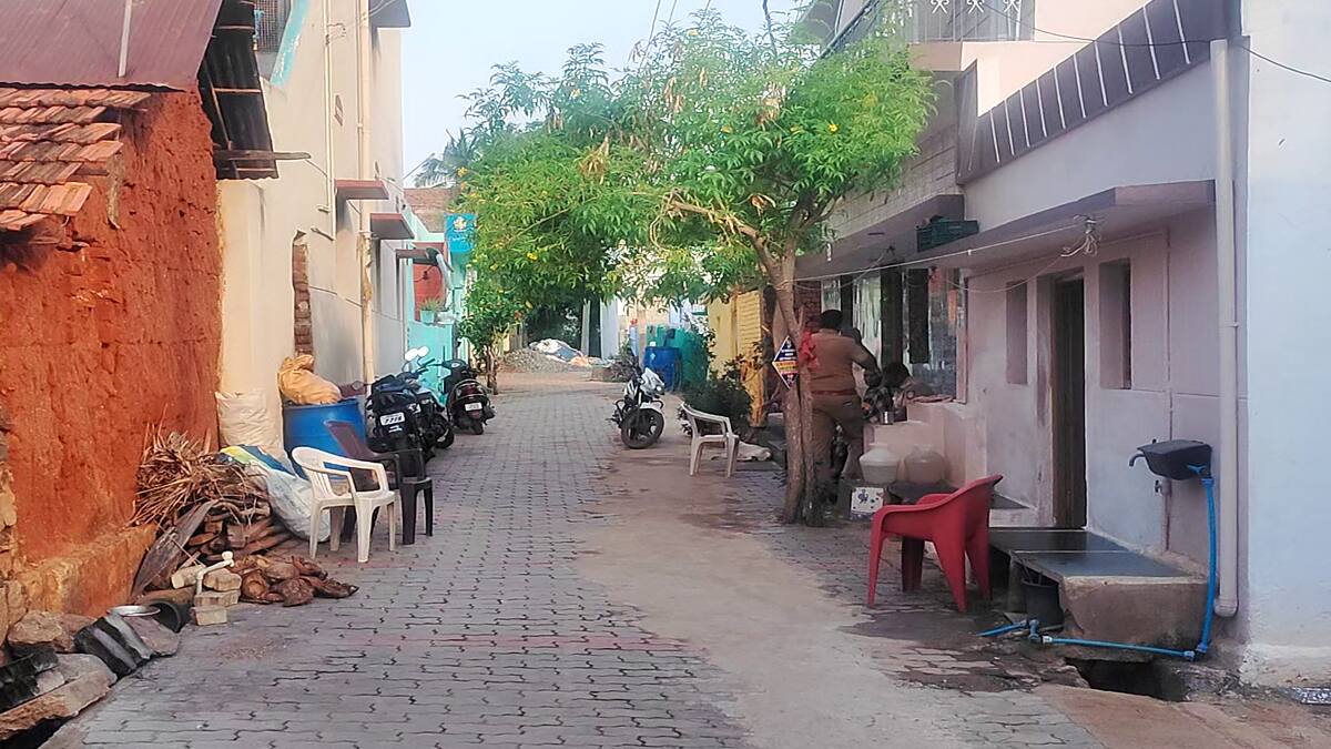 இடப் பிரச்சினையால் இருவர் வெட்டி கொலை - விருந்தாளியாக வந்தவர் உயிரிழந்த சோகம்