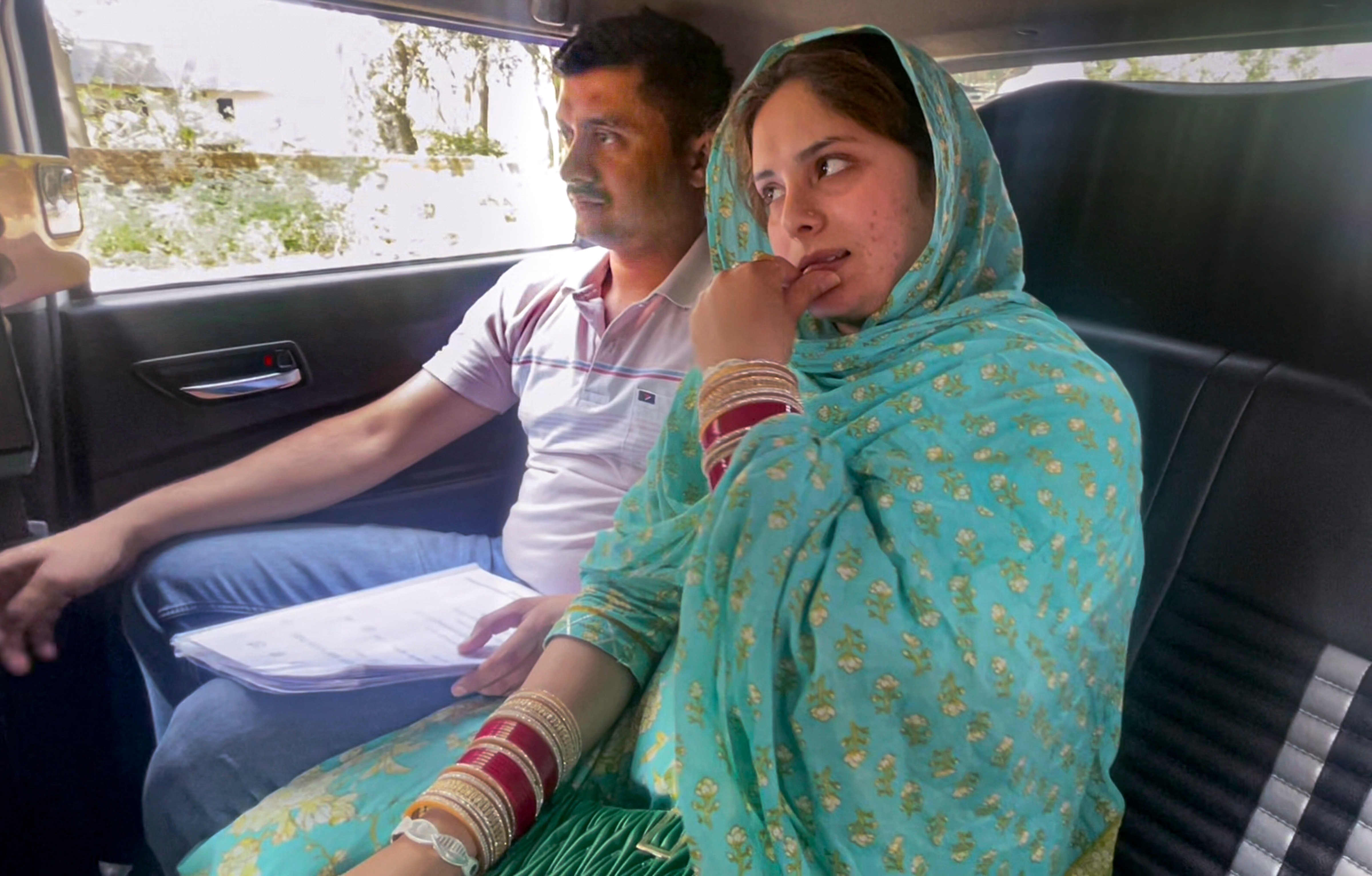 d56ff6784d0c5d539df05d4af9a3a84a1746288102630304_original CRPF Jawan Munir Ahmed Pakistani Wife Minal Khan in Jammu Kashmir