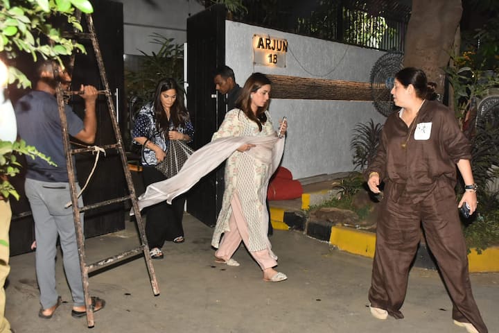 सलमान खान की बहन अलवीरा भी शोक जताने के लिए अनिल कपूर के घर पहुंची थीं.