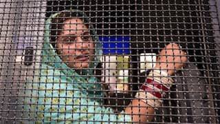 भारत या पाकिस्तान, अभी कहां हैं CRPF से बर्खास्त जवान मुनीर अहमद की पत्नी मीनल खान?