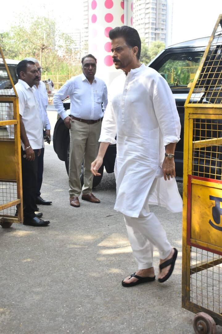 एक्टर के चेहरे पर मां को खोने का दर्द साफ झलक रहा था. क्योंकि वो अपनी के बेहद करीब थे.