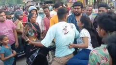 ये इश्क नहीं आसां! गर्लफ्रेंड के साथ चाऊमीन खा रहा था युवक, मां ने देखते ही चप्पलों से की पिटाई