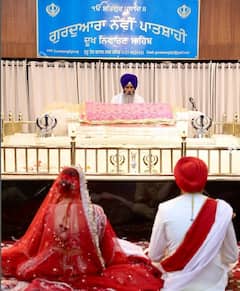 Punjabi Singer Wedding: ਇਸ ਵੱਡੇ ਪੰਜਾਬੀ ਗਾਇਕ ਨੇ ਚੁੱਪ-ਚਪੀਤੇ ਕਰਵਾਇਆ ਵਿਆਹ, ਜਾਣੋ ਕਿਸ ਮਸ਼ਹੂਰ ਸੰਗੀਤਕਾਰ ਦਾ ਬਣਿਆ ਜਵਾਈ...?