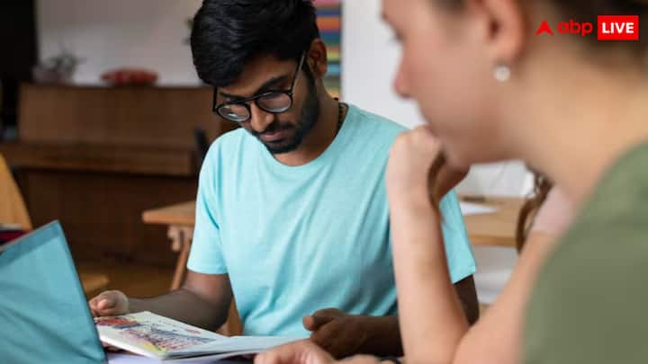 इस कोचिंग योजना को NEET और CUET जैसी प्रतियोगी परीक्षाओं के क्रैश कोर्स के लिए शुरू किया गया था. लेकिन अब इसमें कई सारी परीक्षाओं के लिए आवेदन होने लगे हैं.