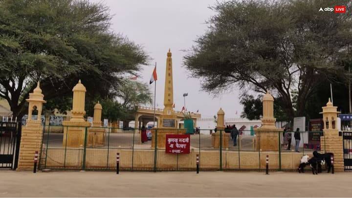 એવું કહેવાય છે કે તનોટ માતા મંદિર સંકુલમાં ઘણા બોમ્બ પડ્યા હતા, પરંતુ માતાજીની કૃપાથી તેમાંથી એક પણ ફૂટ્યો નહોતો. આના કારણે ન તો સેનાને કોઈ નુકસાન થયું, ન મંદિરને. આવી પરિસ્થિતિમાં, ભારતીય સેનાએ વળતો પ્રહાર કર્યો અને માતા દેવીની કૃપાથી વિજય મેળવ્યો હતો.