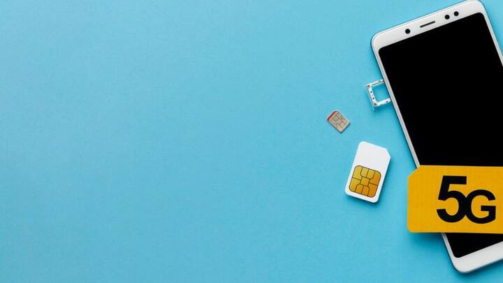 আধারের মাধ্যমে গ্রাহক নিজের যাচাইকরণ করে থাকেন বাড়ি বসেই এই সেলফ কেওয়াইসির মাধ্যমে। এর জন্য বায়োমেট্রিক যাচাইকরণেরও দরকার হয় না।