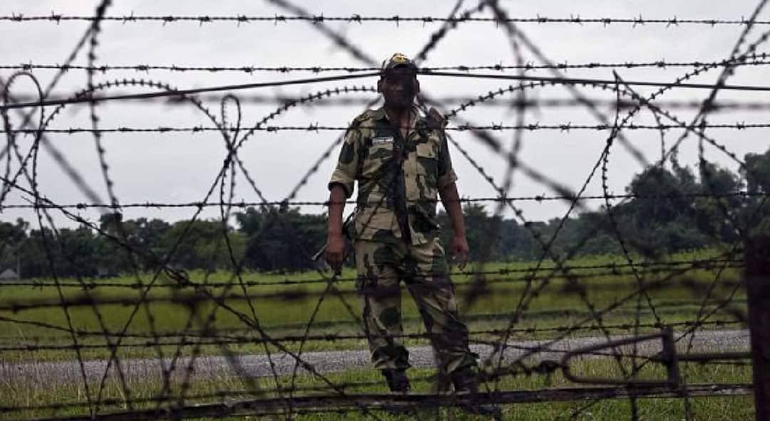 Pakistani Ranger arrested on India Pakistan border taken into custody by BSF over Pahalgam Terror Attack know more What exactly happened India-Pakistan Border: भारत-पाकिस्तान सीमेवर पाकिस्तानी रेंजरला अटक, बीएसएफने घेतलं ताब्यात; नेमकं काय घडलं?