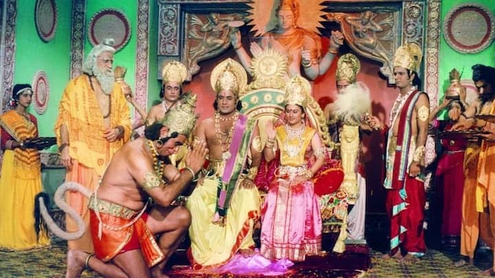 रामानंद सागर के पौराणिक शो रामायण का देश और सामाजिक तबके पर गहरा असर पड़ा है. जब भी रामायण पूरे देश में संडे को टीवी पर प्रसारित की जाती थी, तो जैसे पूरा देश उतनी देर के लिए ठहर सा जाता था.