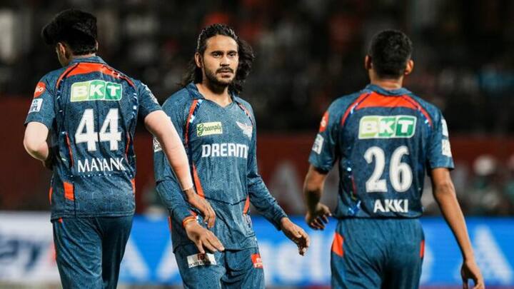 কলকাতার হয়ে এক নয়, একাধিক মরশুমে বেশ প্রভাবিত করেছেন বৈভব আরোরা। এ মরশুমে তাঁর ঝুলিতে ১৩টি উইকেট রয়েছে।