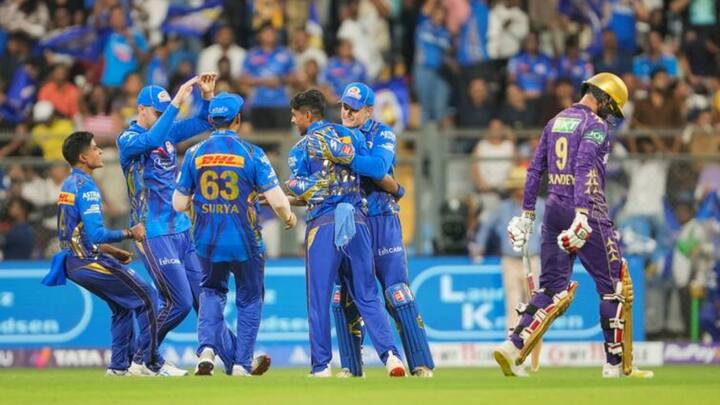 মাত্র তিন ম্যাচ খেলেছেন তিনি। এত কম সময়ে কারুর বিষয়ে ভবিষ্যদ্বাণী করাটা একটু বেশিই তাড়াতাড়ি হয়ে যায়। তবে অশ্বিনী কুমার কেকেআরের বিরুদ্ধে কিন্তু নিজের প্রতিভার ঝলক দেখিয়েছেন।