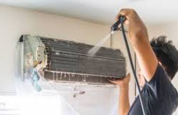 વીજળી બચાવવા માટે તમે AC પર ટાઈમર સેટ કરી શકો છો. આનાથી એસી નિશ્ચિત સમય પછી આપમેળે બંધ થઈ જશે અને વીજળી બચાવશે. ખાસ કરીને રાત્રે સૂતી વખતે તમે ટાઈમર સેટ કરી શકો છો. આના કારણે આખી રાત એસી ચાલશે નહીં.