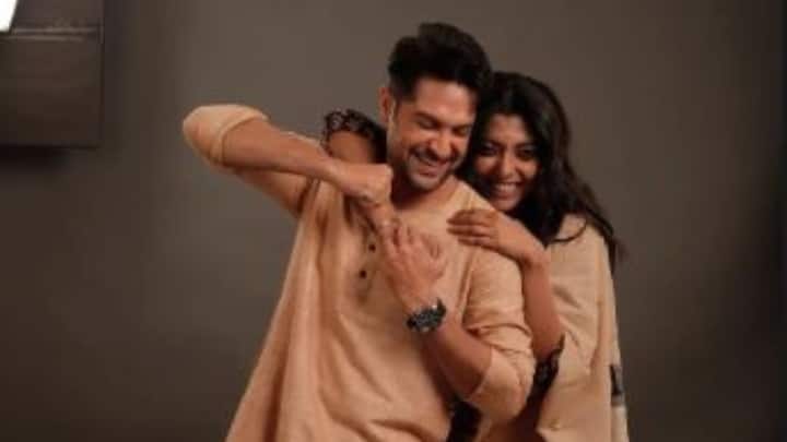 এই ছবিটি সম্পর্কে বিক্রম বলছেন, ‘রাস ভাল থাকতে চাওয়ার গল্প। প্রত্যেকটা মুহূর্তে আমরা যে প্রেশারটা অনুভব করি, সাফল্যের প্রেশার, লাইক, ভিউজ, সাবস্ক্রিপশনের প্রেসার, নিজেকে প্রমাণ করার প্রেশার.. এমন একটা সময় দাঁড়িয়ে রাস –এর গল্প আমাদের মনে করিয়ে দেয়, বেঁচে থাকাটা উদযাপন, প্রতিযোগিতা নয়।’