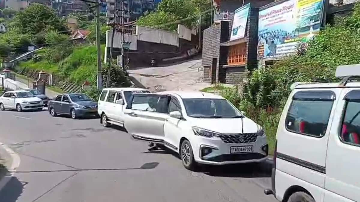 கொடைக்கானலில் குவியும் சுற்றுலா பயணிகள்... 5 கி.மீ., தூரத்திற்கு கடும் போக்குவரத்து நெரிசல்