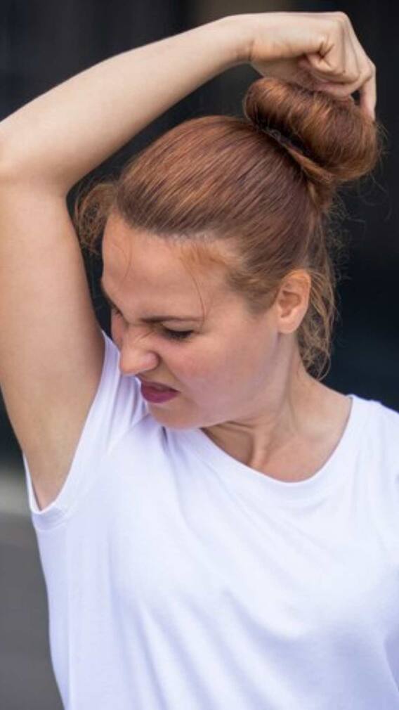 काले अंडरआर्म्स को ऐसे कर सकते हैं गोरा