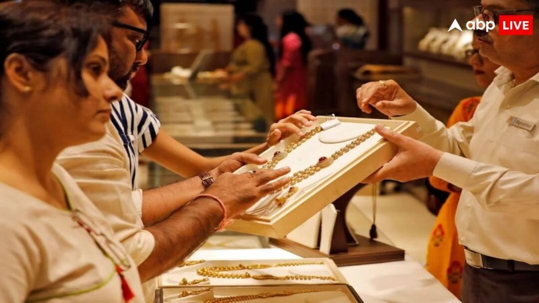 gold buying tips if you buy gold jewellers will give you free insurance for it know how can you take benefits of this scheme क्या सोना खरीदने पर फ्री इंश्योरेंस भी देते हैं ज्वैलर्स, जानें क्या है यह स्कीम और कैसे मिलता है इसका फायदा?