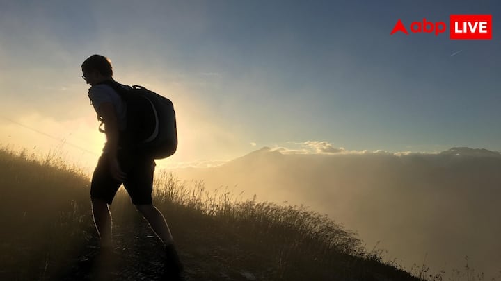 धरती के ऊपर ऑक्सीजन की मात्रा लगभग 120 किलोमीटर ऊंचाई तक पाई जाती है, लेकिन हम जैसे-जैसे ऊपर जाते हैं ऑक्सीजन नगण्य होती जाती है.