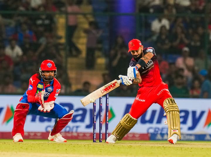 কোহলি এক সাক্ষাৎকারে জানিয়েছেন যে তারকা প্রাক্তন উইকেট কিপার ব্যাটারের সঙ্গে তাঁর একান্ত সাক্ষাৎকার থেকে অনেক কিছু শিখেছিলেন কিং কোহলি।