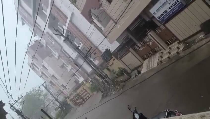 AP Rains Alert: భారీ వర్షాలతో అప్రమత్తమైన ఏపీ ప్రభుత్వం- కలెక్టర్లు, ఎస్పీలకు హోం మంత్రి కీలక ఆదేశాలు