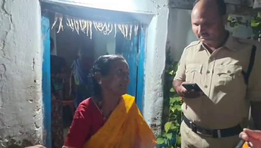 Viral News: అర్ధరాత్రి ఏవో వింత శబ్ధాలు, కాలనీ వాసులు ధైర్యం చేసి డోర్ తెరిచి చూస్తే షాక్..