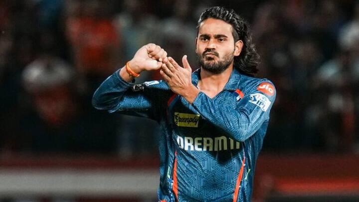 অতীতে নতুন বলেই তাঁকে বোলিং করতে দেখা যেত। তবে এ মরশুমে ডেথ ওভারেও বল করা বৈভব নিজের পরিসর বৃদ্ধি তো করেইছেন, ফের একবার নজরও কাড়ছেন।