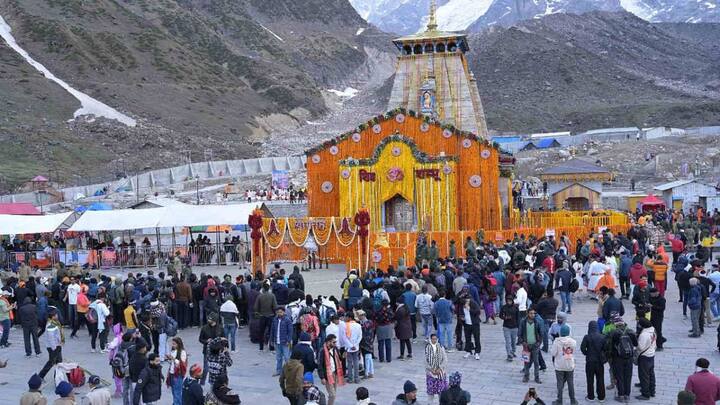 Himalayan Backdrop Glory: The Kedarnath temple stands majestically against the stunning Himalayan backdrop, surrounded by snowy mountains. This breathtaking natural setting enhanced the spiritual aura and made pilgrimage a truly divine experience. (Image Source: Special Arrangement)