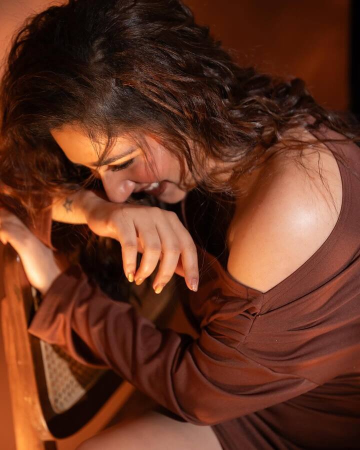 दिशा का कैंडिड अंदाज वायरल है. मदहोश करने वाली हंसी से लेकर किलर अदाओं तक दिशा का अंदाज वायरल है.