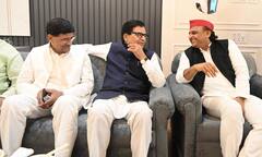 PICS: दिल्ली में एक साथ दिखे UP के तमाम नेता, बेटी टीना के साथ अखिलेश-डिंपल भी पहुंचे, जानें- क्या था मौका?