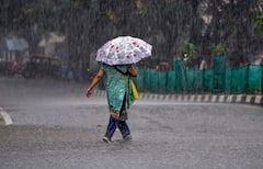 Weather Update News: কয়েক ঘণ্টা পরেই বৃষ্টি আসছে কলকাতায়, সোম-মঙ্গলবারেও কোন জেলায় কেমন থাকবে আবহাওয়া?