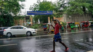 Delhi Weather: दिल्ली में बारिश और आंधी की चेतावनी, येलो अलर्ट जारी, लोगों से IMD की बड़ी अपील