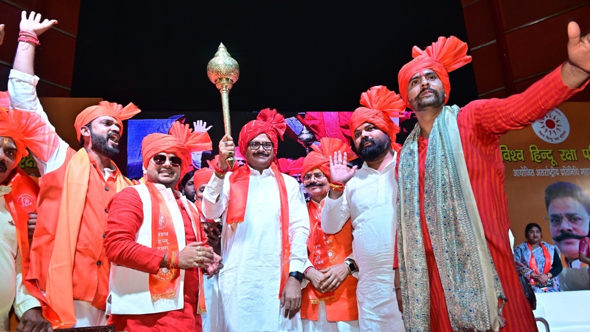लखनऊ: विश्व हिंदू रक्षा परिषद ने धर्म संसद का किया आयोजन, भारत को हिंदू राष्ट्र बनाने की मांग