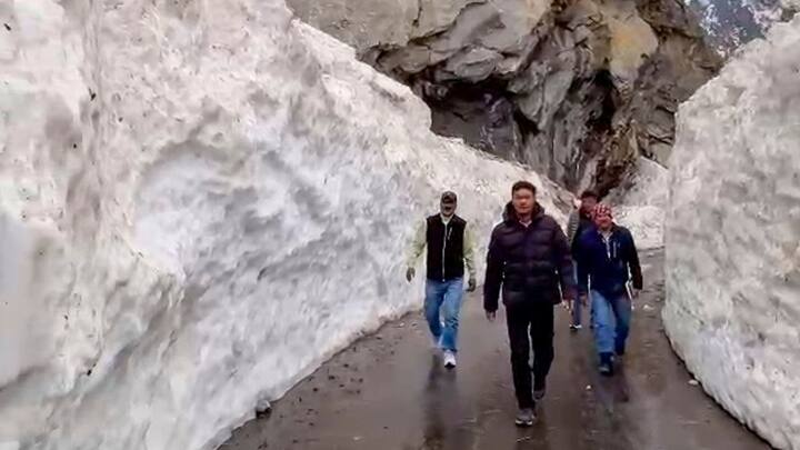 বিশ্বাস করা হয় যে একজন ভক্ত ঘড়ির কাঁটার দিক নির্দেশ মেনে এই পবিত্র যাত্রা সম্পূর্ণ করে থাকেন।