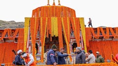 Badrinath Temple: āĻĒā§āώā§āĻĒāĻŦā§āώā§āĻāĻŋ āĻāϰ⧠āϏā§āĻŦāĻžāĻāϤ āĻāĻžāύāĻžāύ⧠āĻšāϞ āĻĒā§āĻŖā§āϝāĻžāϰā§āĻĨā§āĻĻā§āϰ, āĻāĻ āĻĨā§āĻā§ āĻā§āϞ⧠āĻā§āϞ āĻŦāĻĻā§āϰā§āύāĻžāĻĨā§āϰ āĻĻāϰāĻāĻž ..